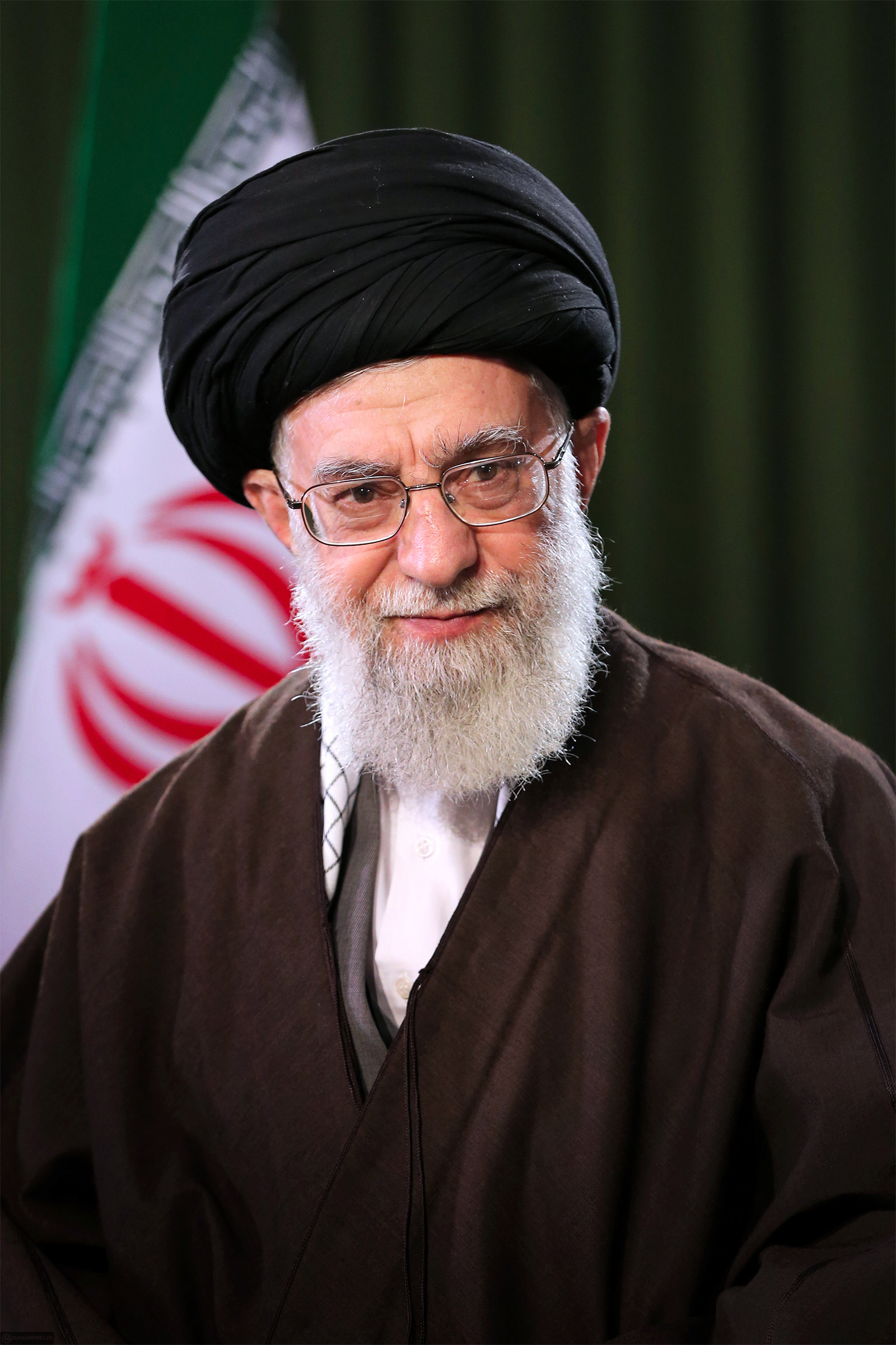 Ali Khamenei, Nowruz-Ansprache, 20.03.2017 laut Dateiseite. Khamenei.ir. Via Wikimedia Commons. Kontextporträt. Lizenzprüfung: 2026-09-26. Ali Khamenei, Nowruz-Ansprache, 20.03.2017 laut Dateiseite. Khamenei.ir. Via Wikimedia Commons. Kontextporträt. Lizenzprüfung: 2026-09-26.