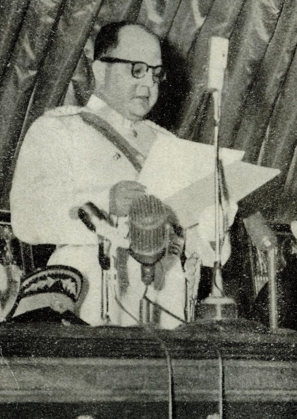 Marcos Pérez Jiménez, 2. Dezember 1952. Gobierno de Venezuela; Publikation Imprenta Nacional 1954; Bildausschnitt. Via Wikimedia Commons. Historische Regierungsaufnahme; Rechtebegründung auf der Dateiseite. Lizenzprüfung: 26.09.2026. Marcos Pérez Jiménez, 2. Dezember 1952. Gobierno de Venezuela; Publikation Imprenta Nacional 1954; Bildausschnitt. Via Wikimedia Commons. Historische Regierungsaufnahme; Rechtebegründung auf der Dateiseite. Lizenzprüfung: 26.09.2026.