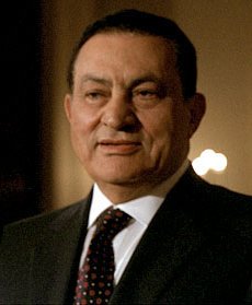 Hosni Mubarak im Weissen Haus, 05.03.2002; Ausschnitt. Eric Draper / White House. Via Wikimedia Commons. Kontextporträt. Lizenzprüfung: 2026-09-26. Hosni Mubarak im Weissen Haus, 05.03.2002; Ausschnitt. Eric Draper / White House. Via Wikimedia Commons. Kontextporträt. Lizenzprüfung: 2026-09-26.